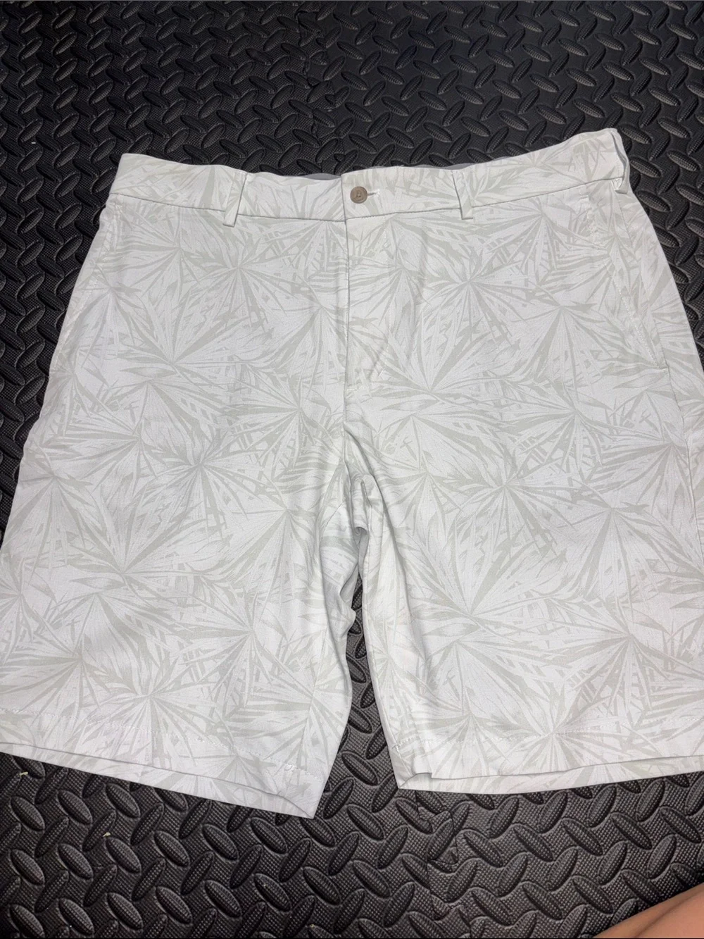 Walter Hagen Men's White Tropical Print Shorts athletic golf